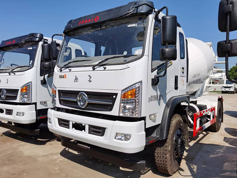 國六東風(fēng)S600單橋5.5攪拌車(chē)