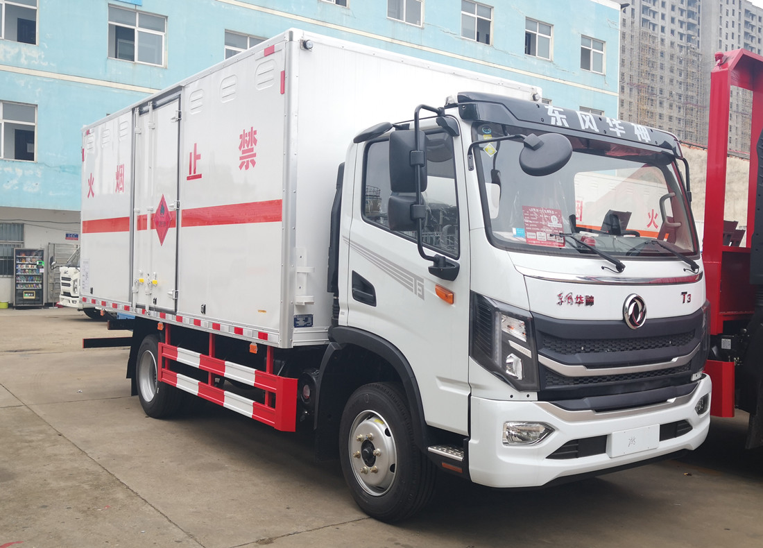 東風(fēng)T3易燃液體廂式運輸車(chē)