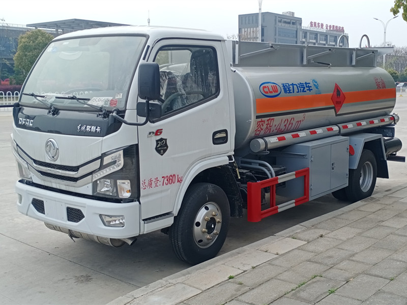 4.36方國六東風(fēng)多利卡加油車(chē)